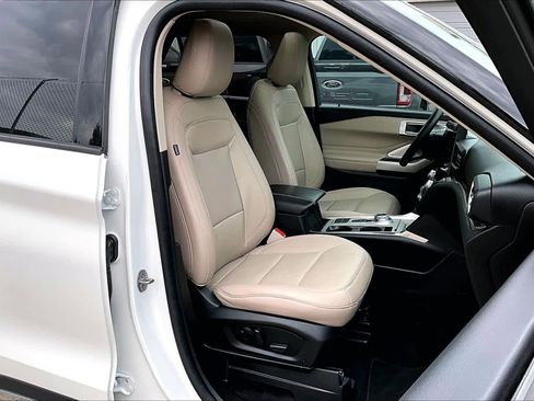 Certified 2023 Ford Explorer Limited w/ Limited Technology Package image 9