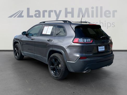 Used 2019 Jeep Cherokee Latitude Plus AWD/4WD image 3