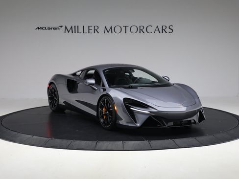 Used 2024 McLaren Artura RWD image 11