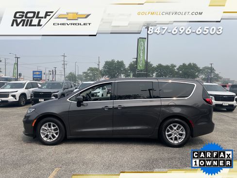 Used 2023 Chrysler Pacifica Touring-L FWD image 10