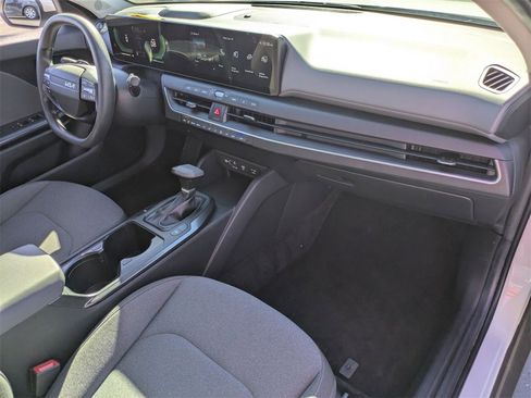 Used 2025 Kia K4 LXS image 29