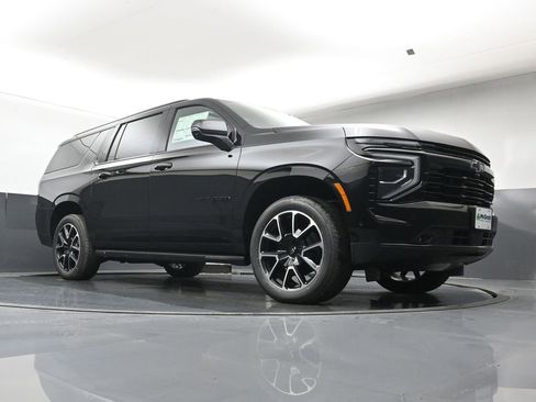 New 2026 Chevrolet Suburban RST image 28