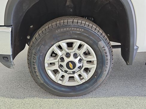 Used 2025 Chevrolet Silverado 2500 LT w/ Convenience Package AWD/4WD image 11