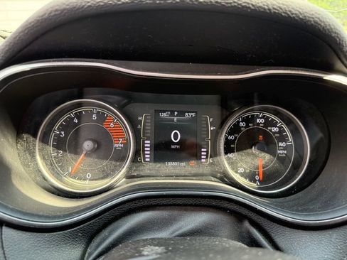 Used 2019 Jeep Cherokee Latitude Plus w/ Comfort/Convenience Group FWD image 11