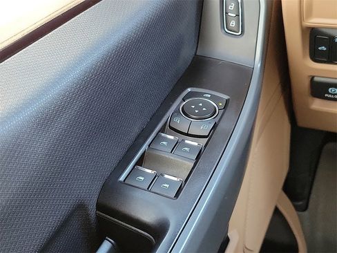 Used 2022 Ford F150 XLT image 13