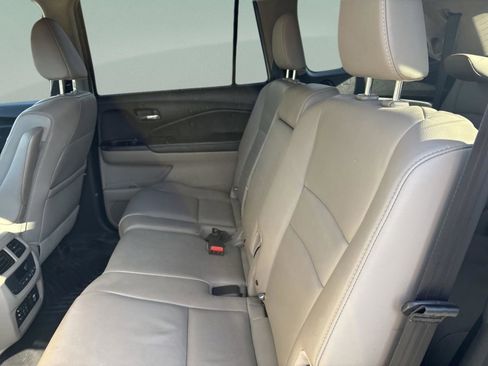Used 2017 Honda Pilot Touring image 19