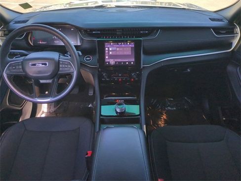 Used 2025 Jeep Grand Cherokee Laredo X image 15