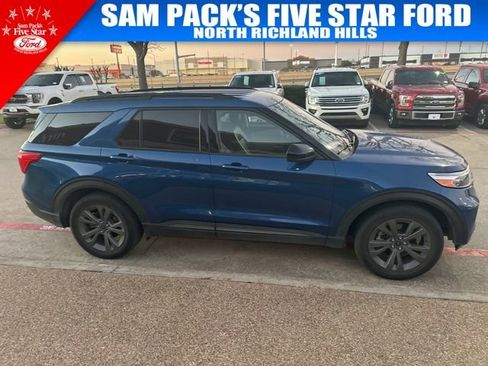 Used 2022 Ford Explorer XLT w/ Equipment Group 202A image 4