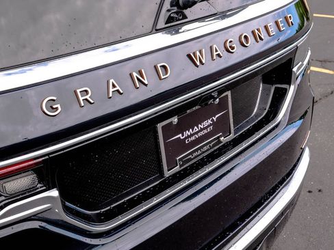 Used 2024 Jeep Grand Wagoneer L Series III AWD/4WD image 12