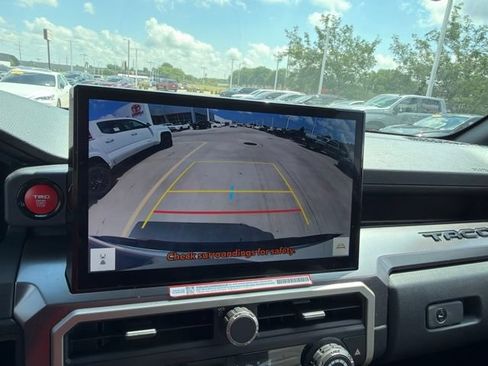 Used 2025 Toyota Tacoma TRD Off-Road AWD/4WD image 9