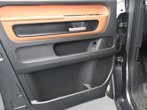 Used 2025 Volkswagen ID. Buzz Pro S Plus RWD image 14