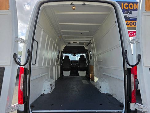 Used 2020 Mercedes-Benz Sprinter 2500 image 10