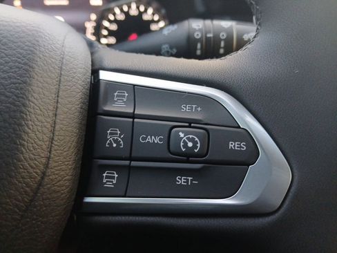 New 2026 Jeep Compass Latitude image 13