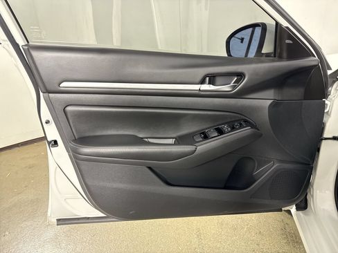 Used 2023 Nissan Altima 2.5 SV AWD/4WD image 19