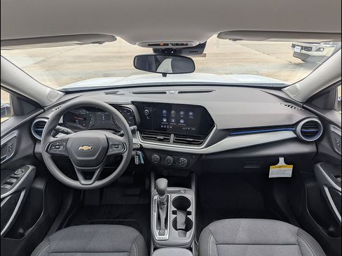 New 2026 Chevrolet Trax LS w/ LS Convenience Package FWD image 16