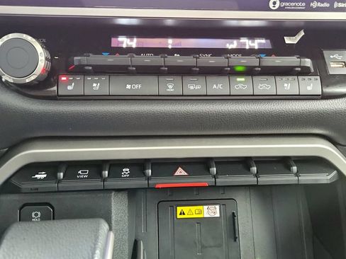 Used 2023 Toyota Tundra Limited AWD/4WD image 34