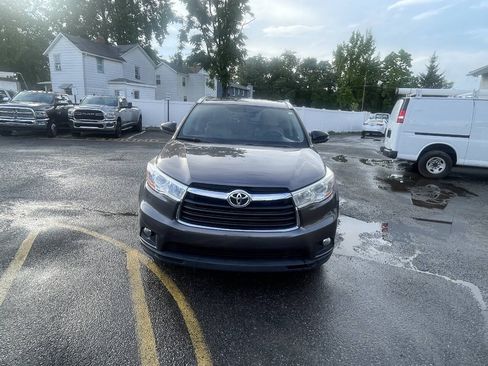 Used 2014 Toyota Highlander XLE AWD/4WD image 3