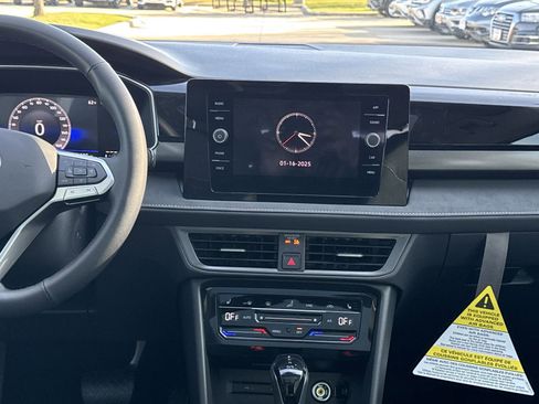 Certified 2025 Volkswagen Taos SE FWD image 51