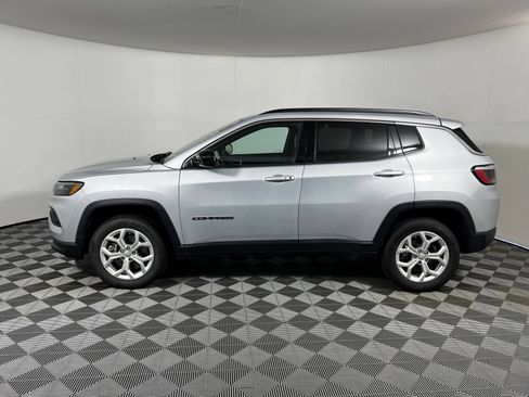 Used 2024 Jeep Compass Latitude AWD/4WD image 8