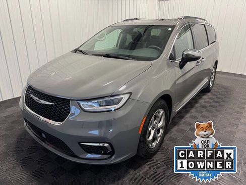 Used 2023 Chrysler Pacifica Limited FWD image 1