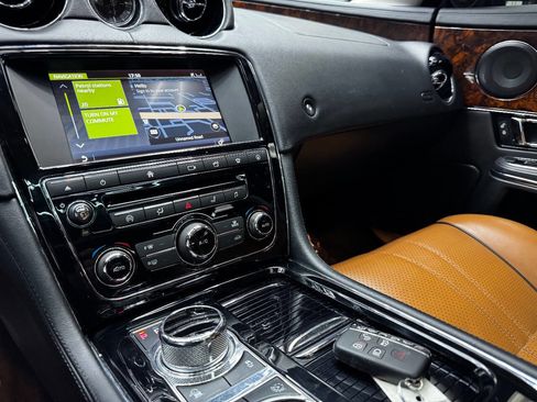 Used 2016 Jaguar XJ R-Sport image 24