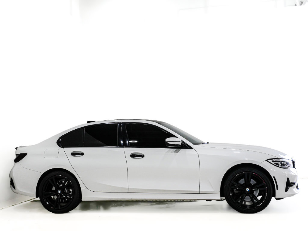 Used 2020 BMW 330i xDrive Sedan w/ Convenience Package AWD/4WD image 5