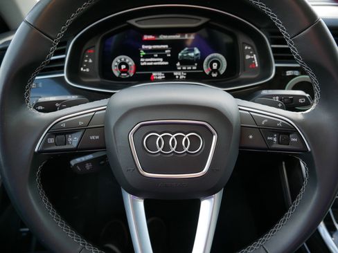 Used 2022 Audi Q8 Prestige image 25