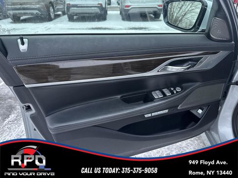 Used 2017 BMW 750i xDrive 750i xDrive image 16