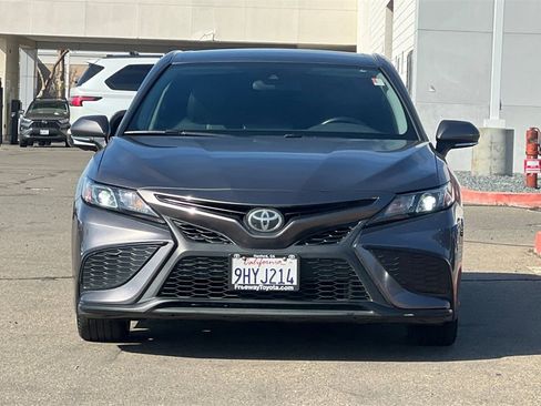 Used 2022 Toyota Camry SE image 11