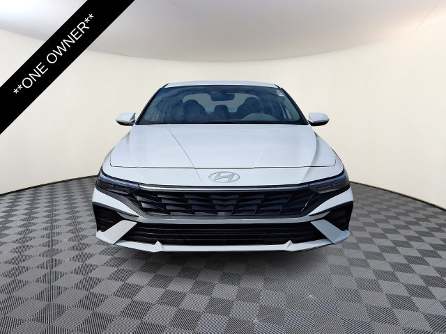 Used 2025 Hyundai Elantra SE FWD image 2
