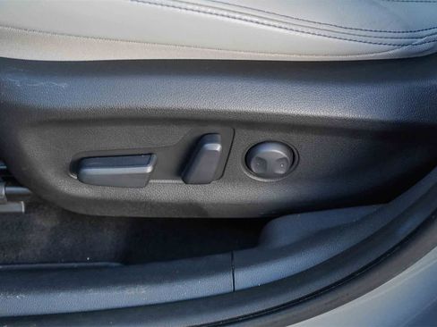 Used 2022 Hyundai Kona Limited image 18