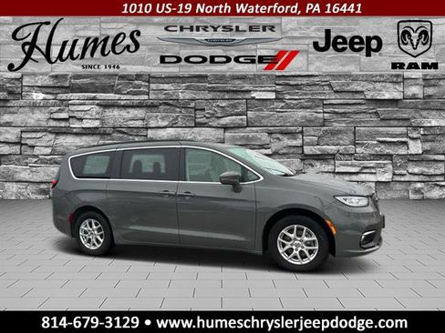 Certified 2022 Chrysler Pacifica Touring-L image 2