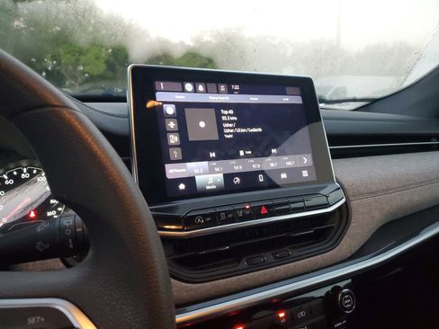 Certified 2024 Jeep Compass Sport image 22