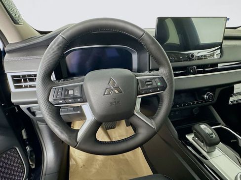 New 2026 Mitsubishi Outlander SE FWD image 11