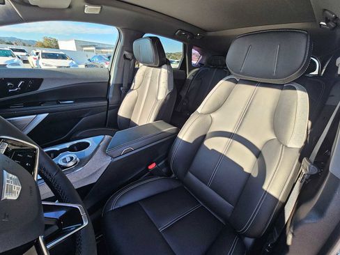 New 2026 Cadillac Optiq Luxury 1 image 21