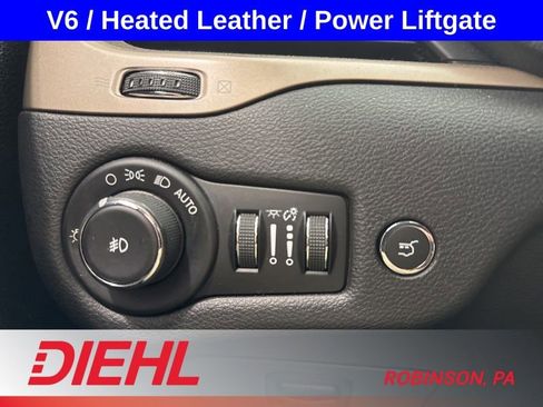 Used 2018 Jeep Cherokee Limited AWD/4WD image 23