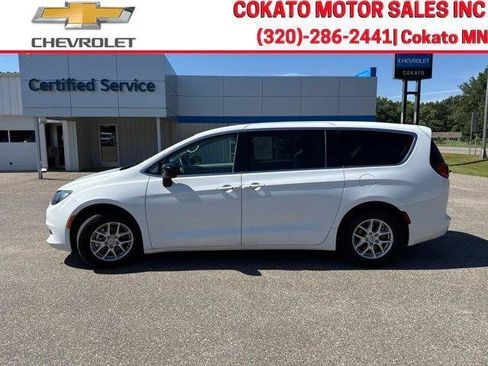 Used 2024 Chrysler Voyager LX FWD image 4