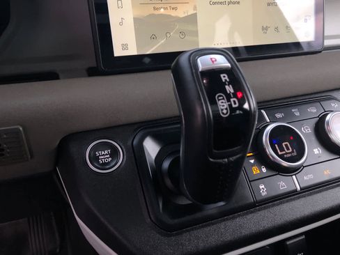 Used 2023 Land Rover Defender 110 SE AWD/4WD image 19