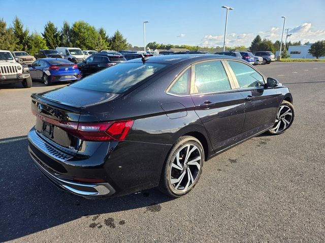 Used 2025 Volkswagen Jetta SEL FWD image 16