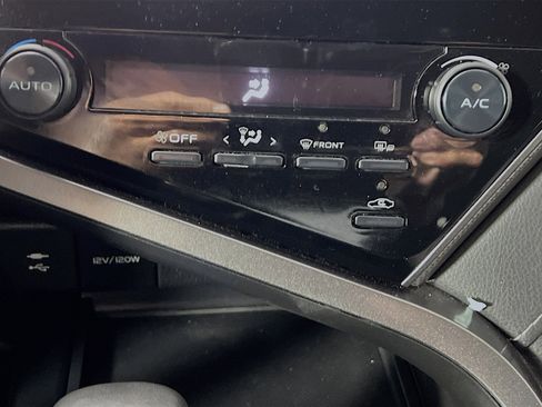 Used 2019 Toyota Camry SE w/ Convenience Package image 26