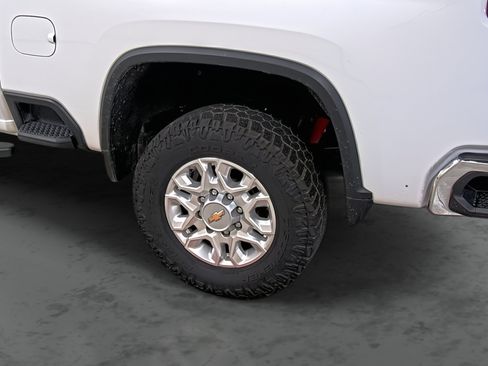 Used 2024 Chevrolet Silverado 2500 LT AWD/4WD image 8