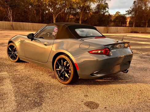 Used 2021 MAZDA MX-5 Miata Club image 5