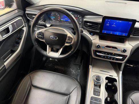 Used 2024 Ford Explorer XLT w/ Equipment Group 202A RWD image 37