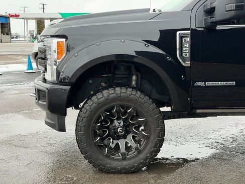 Used 2019 Ford F350 Platinum w/ Platinum Ultimate Package image 12
