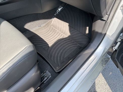 Used 2023 Toyota Prius XLE FWD image 31