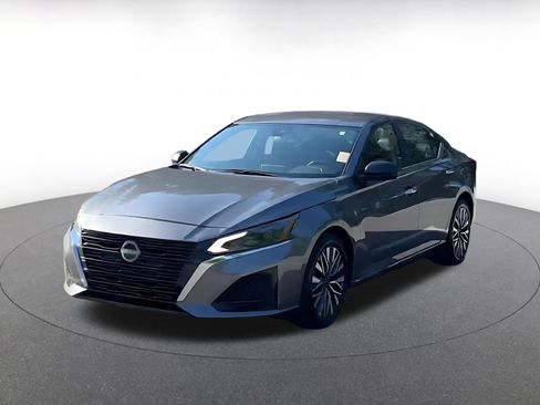 Used 2025 Nissan Altima 2.5 SV FWD image 4