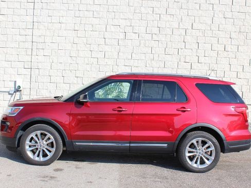 Used 2018 Ford Explorer XLT w/ Equipment Group 202A image 2