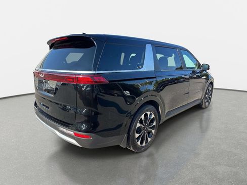 Used 2024 Kia Carnival EX FWD image 4