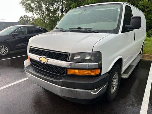 Used 2018 Chevrolet Express 2500 w/ Driver Convenience Package RWD image 2