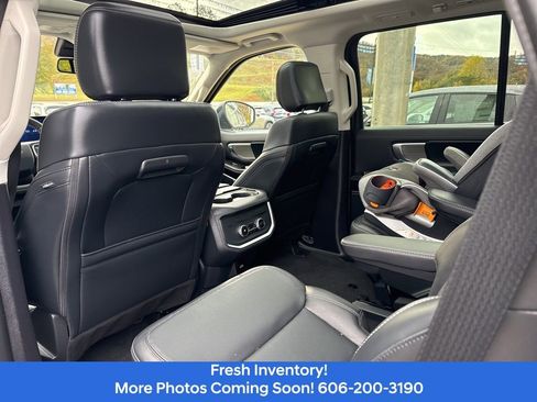 Used 2025 Ford Expedition Platinum AWD/4WD image 11